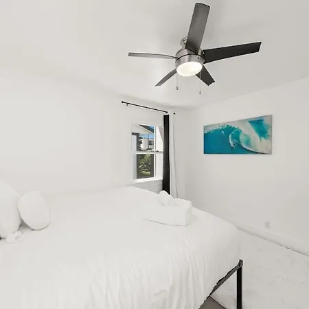 2 Bedroom With Ocean Views Large Deck Remodeled *