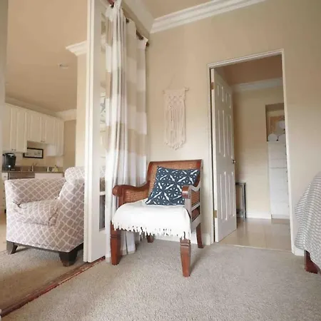 Holiday home With Tennis Court View & King Beds *