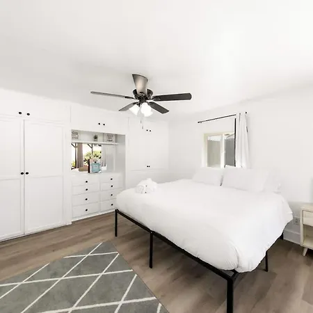 300 Ft From - Whole Compound 2 Units Holiday home