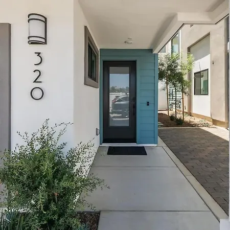 3 Minute Walk To 4 Bedroom Holiday home Carlsbad