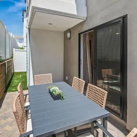 3 Minute Walk To 4 Bedroom Holiday home Carlsbad