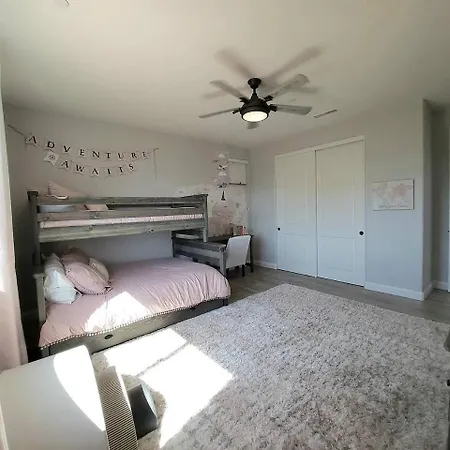 Luxury Coastal Retreat - & Lagoon Holiday home *