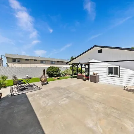 300 Ft From - Whole Compound 2 Units Holiday home