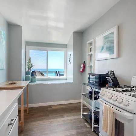Apartment Oceanfront Unit, Private Balcony, Access, Sunset Views *