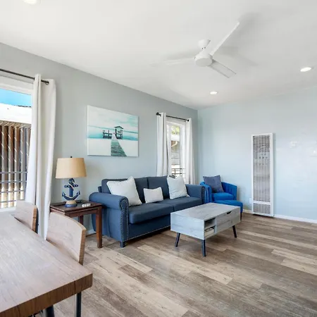 Oceanfront Unit, Private Balcony, Access, Sunset Views Apartment *