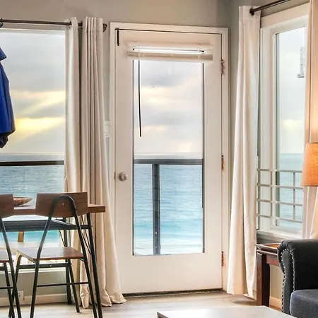 Apartment Oceanfront Unit, Private Balcony, Access, Sunset Views *