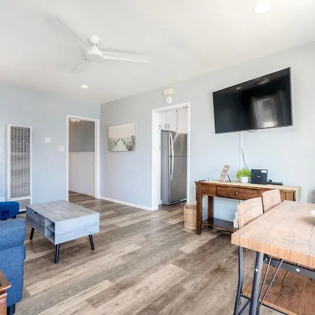 Oceanfront Unit, Private Balcony, Access, Sunset Views Apartment *