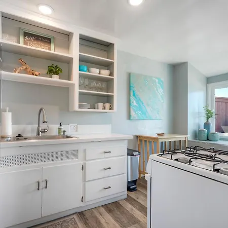 Oceanfront Unit, Private Balcony, Access, Sunset Views Apartment Carlsbad