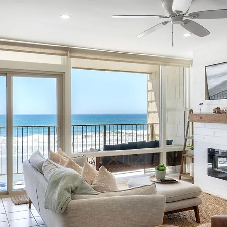 Oceanfront 2br - Private Patio - Steps To Apartment