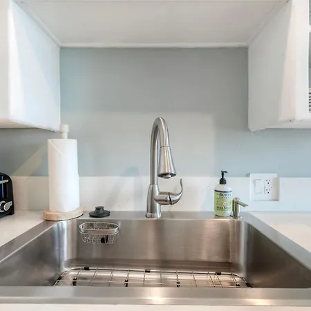 Oceanfront Unit, Private Balcony, Access, Sunset Views Apartment