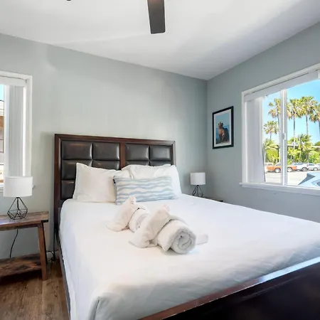 Oceanfront Unit, Private Balcony, Access, Sunset Views Apartment Carlsbad