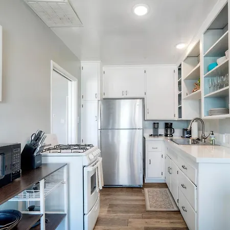 Apartment Oceanfront Unit, Private Balcony, Access, Sunset Views *