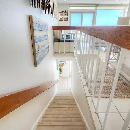 Oceanfront 2br - Private Patio - Steps To