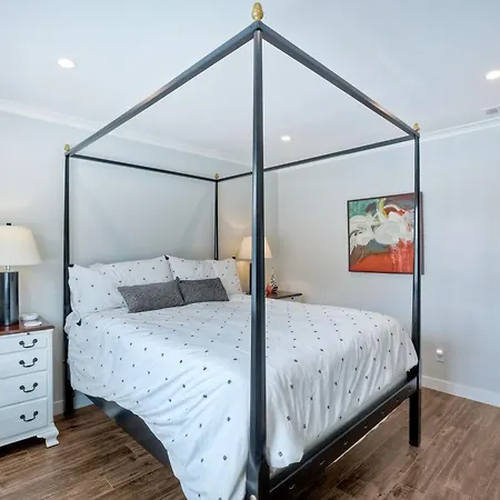 3080 Lincoln - Unit 24