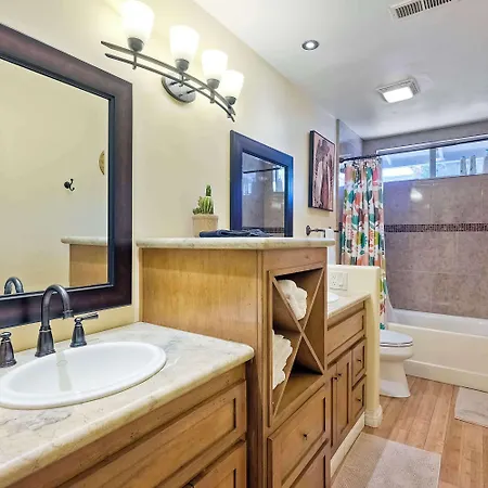 Holiday home Charm - 3br Stunner *