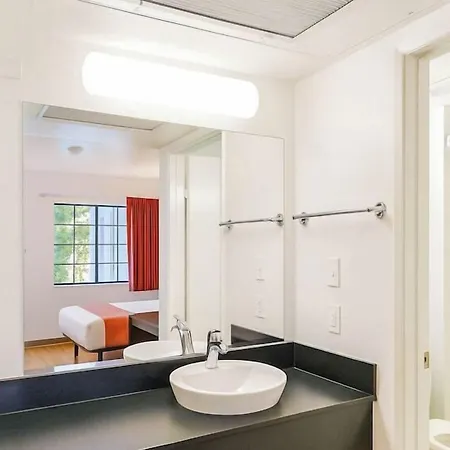 Hotel 6-carlsbad, Ca 3*