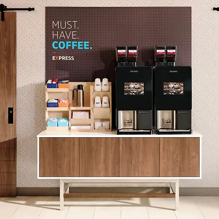 Express & By Ihg Hotel 3*
