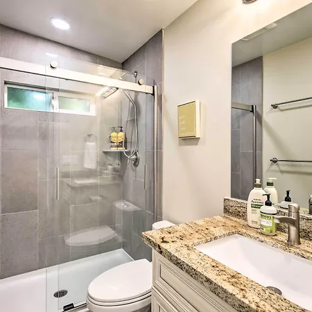 Holiday home Coastal Home: 1 Mi To & Downtown