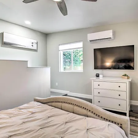 Holiday home Coastal Home: 1 Mi To & Downtown *