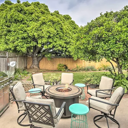 Coastal Home: 1 Mi To & Downtown Holiday home
