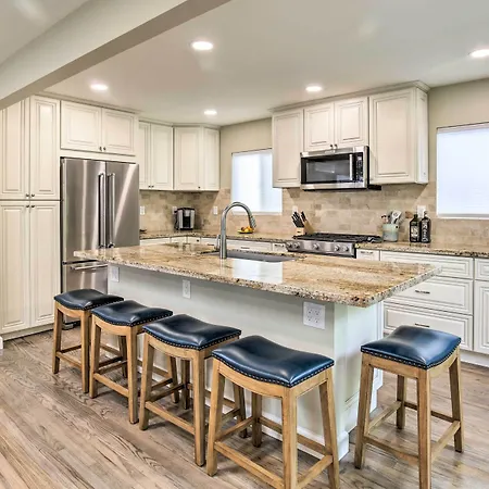 Coastal Home: 1 Mi To & Downtown Holiday home *