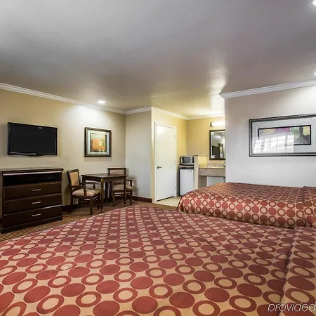 6 Carlsbad, Ca- North 3* Carlsbad