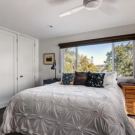 Ocean View Awesomeness! A One-of-kind, Chic Vacation Rental! Be The Envy Of All! Holiday home *