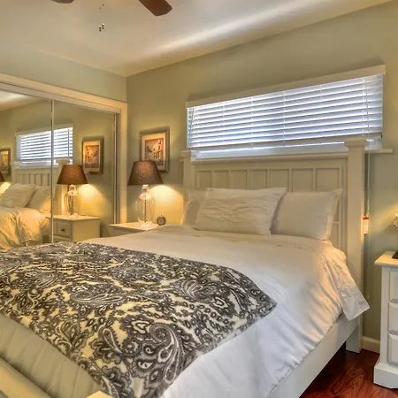 Acacia B Apartment