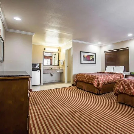 6 Carlsbad, Ca- North 3* Carlsbad