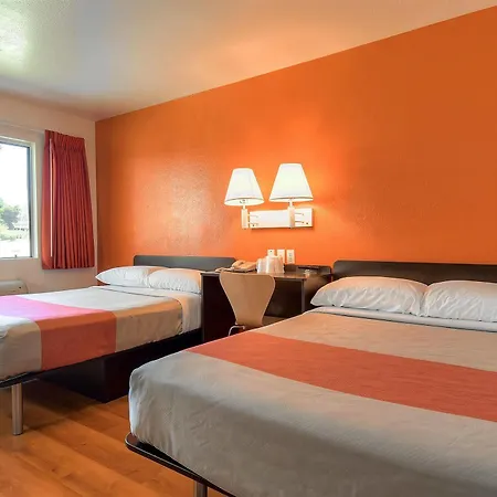 Hotel 6-carlsbad, Ca - Village