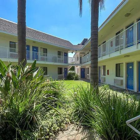 Hotel 6-carlsbad, Ca - Village