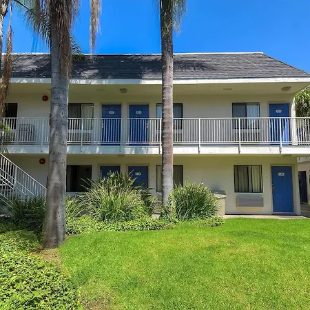 6-carlsbad, Ca - Village Hotel 2*