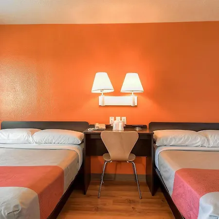 6-carlsbad, Ca - Village Hotel 2*