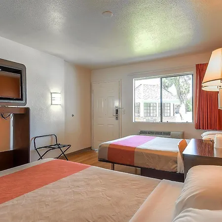 6-carlsbad, Ca - Village Hotel Carlsbad