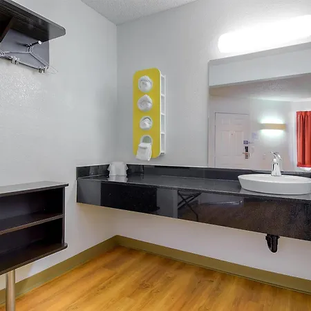 Hotel 6-carlsbad, Ca - Village 2*