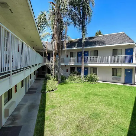 6-carlsbad, Ca - Village Hotel 2*
