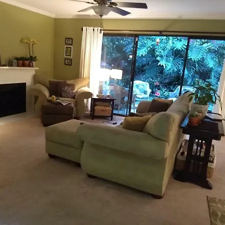 Beautiful 2 Mls To Beach, 4 Mls To Legolan Holiday home *