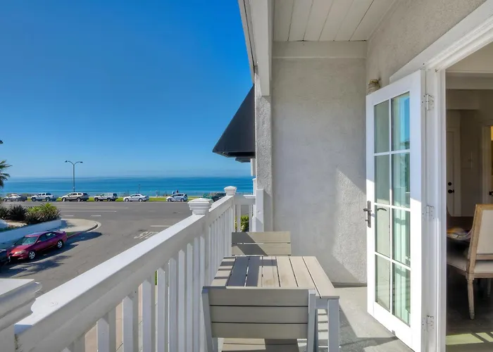 Juniper Beach Entire Home - Sleeps 18 - Oceanfront