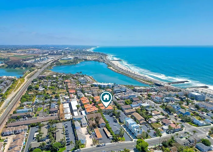 Coastal Bliss - Seashell Cove Retreat - Luxury Living Steps From Beach & Lagoon