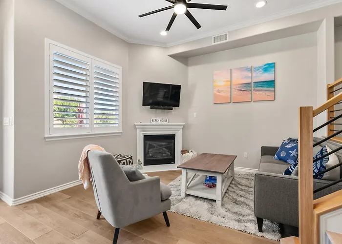 Carlsbad Village Escape 3-Bed 2,5-Bath Steps From The Beach