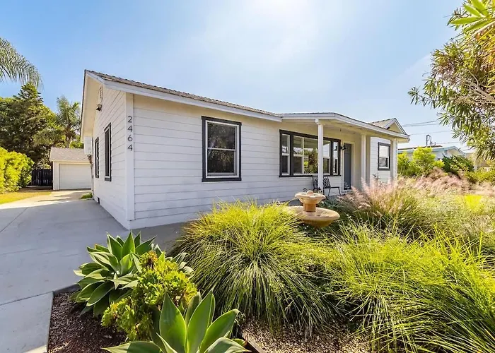 Coastal Palm Haven - With Hot Tub