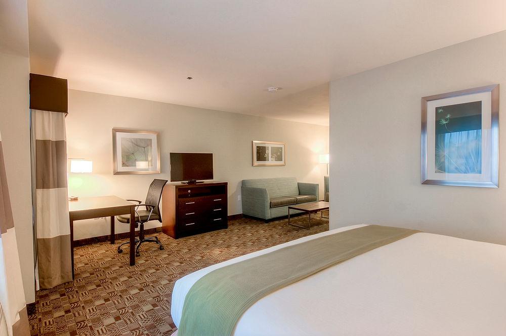 Express & By Ihg Hotel 3*