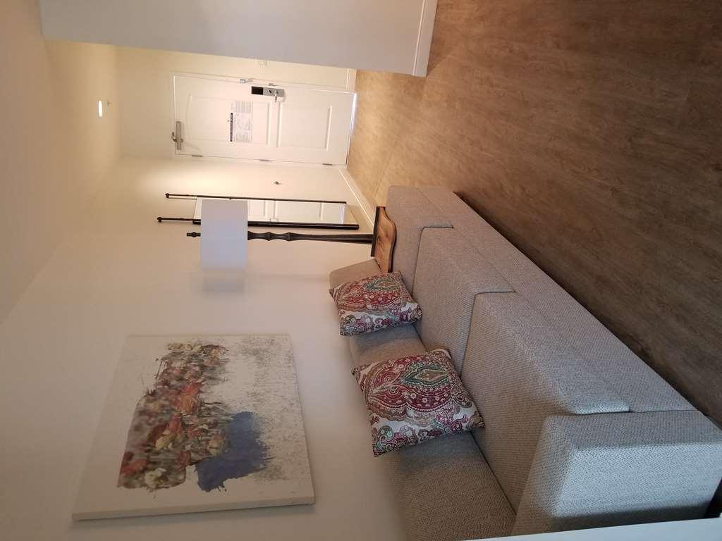The Cassara Carlsbad, Tapestry Collection By Hilton