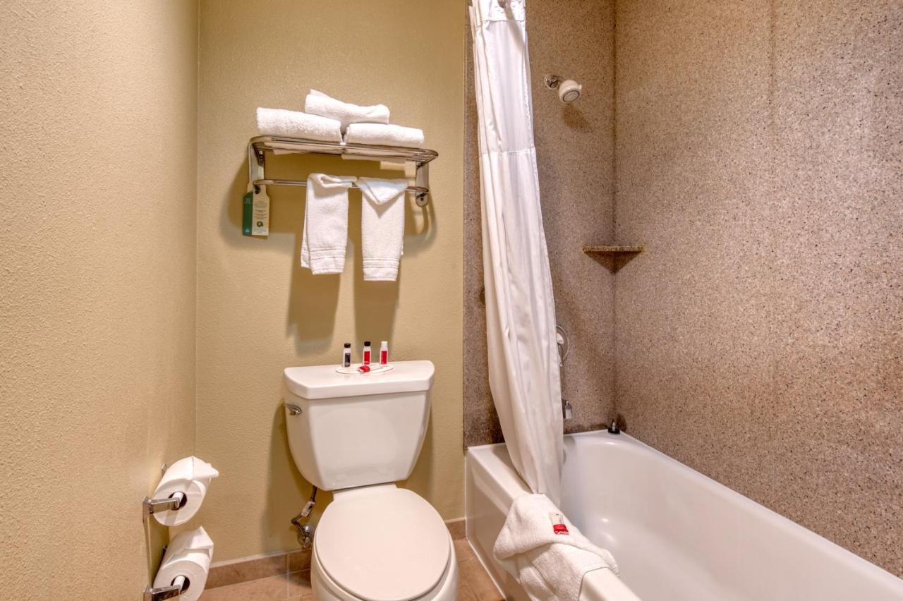 Days By Wyndham Hotel Carlsbad