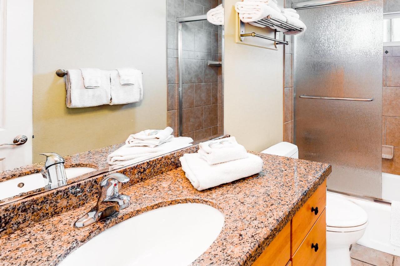 3080 Lincoln St #16 * Carlsbad