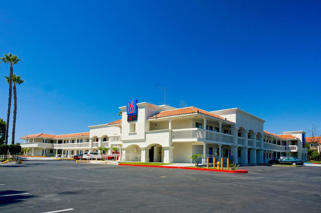 6-carlsbad, Ca 2*