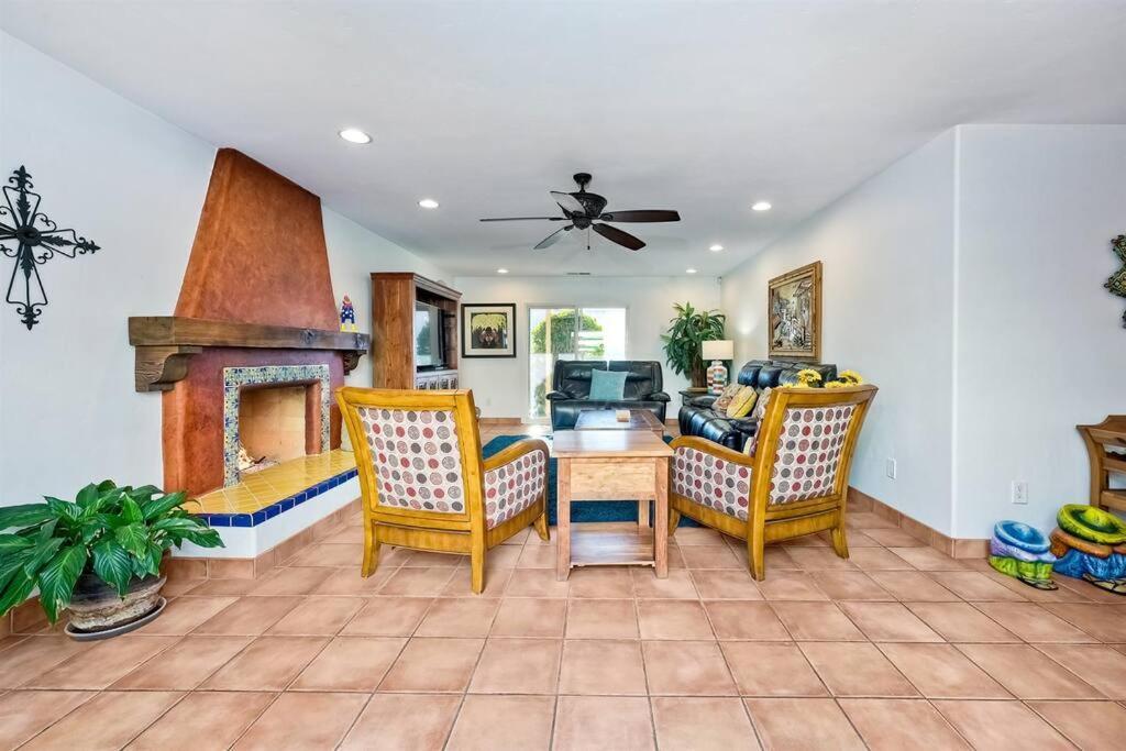 Holiday home Great Group Retreat! Hacienda Decor, Spacious Floor Plan, Private Backyard Carlsbad