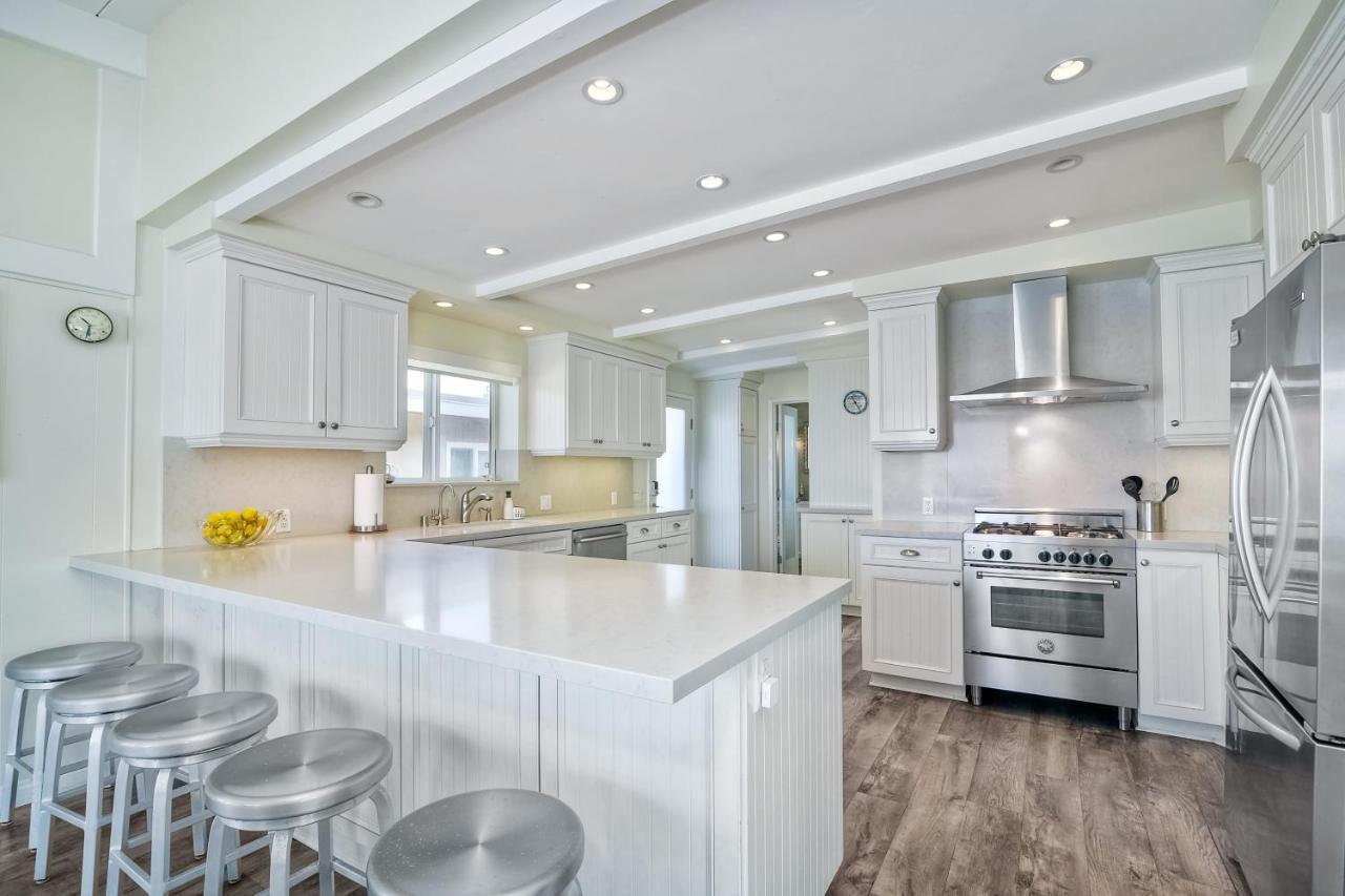 Holiday home Oceanfront With Private Access, Remodeled Kitchen