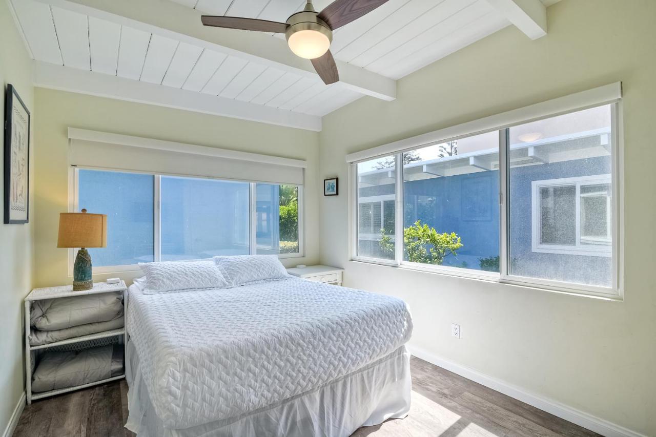 Holiday home Oceanfront With Private Access, Remodeled Kitchen