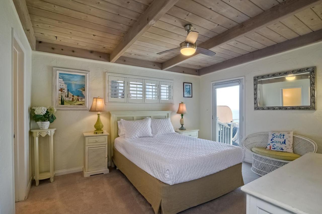 Holiday home Oceanfront With Private Access, Remodeled Kitchen
